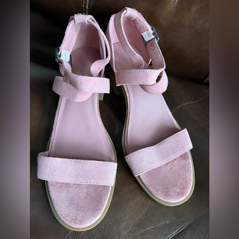 Koolaburra by UGG Suede Pink Ankle Strap Eliana Block Sandal Heel Size 9